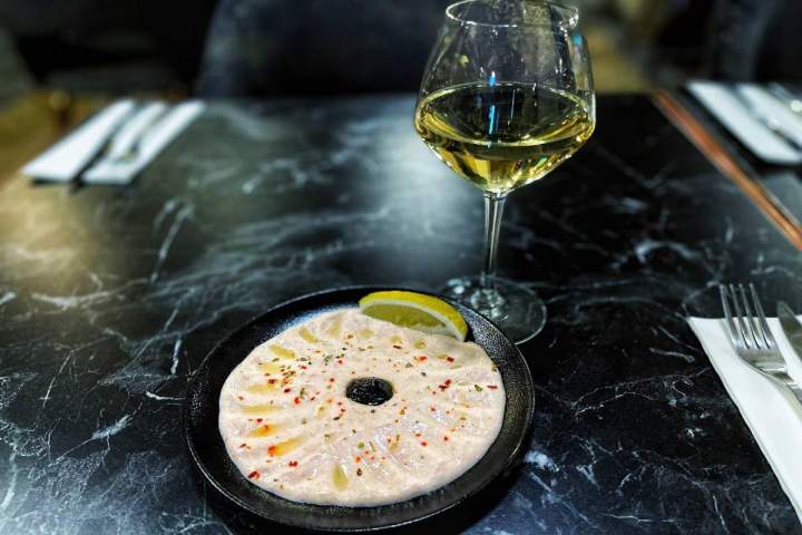 Boisson et plat turc Paris