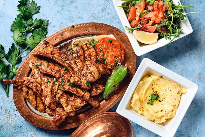 Grillades savoureuses au feu de bois